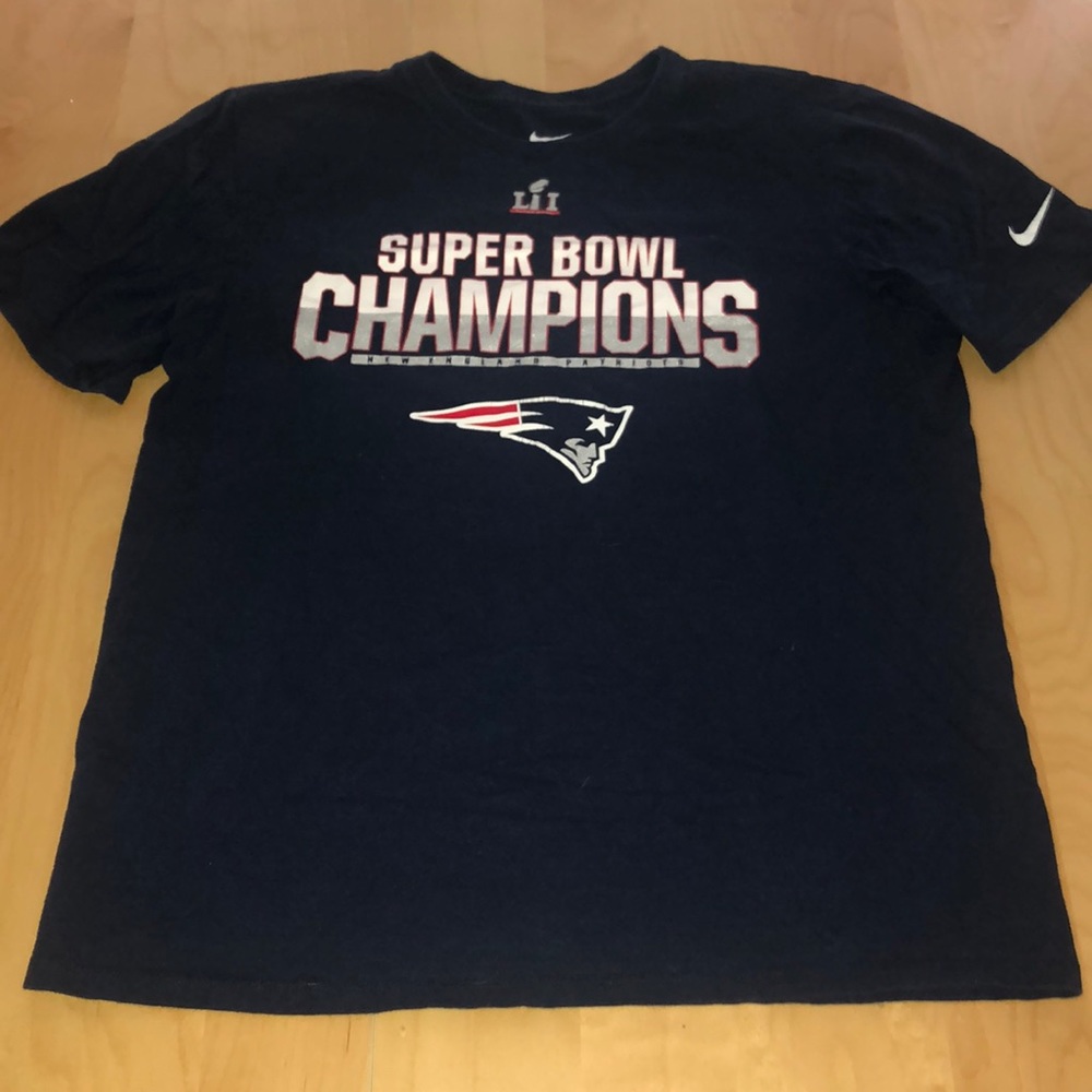 Men’s large patriots super bowl shirt